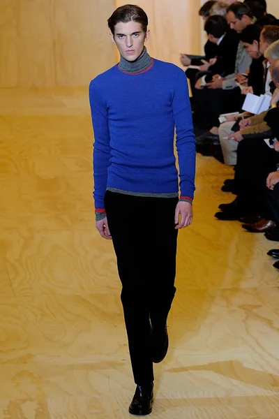Look 11
